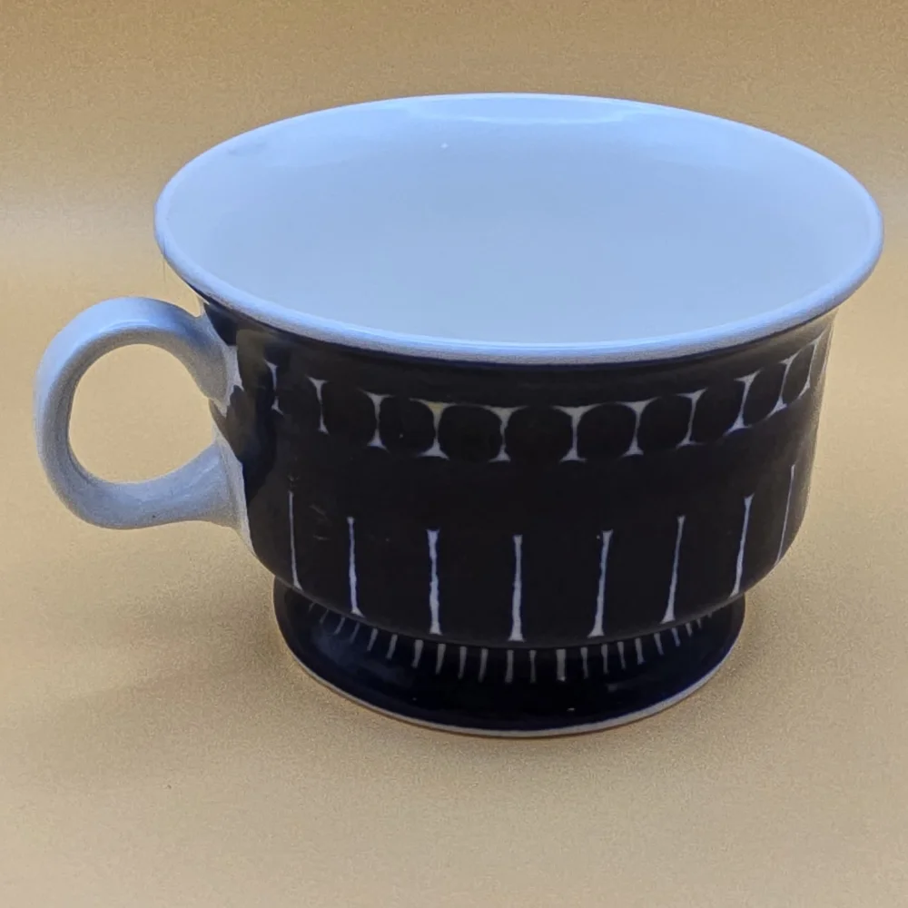 Vintage Arabia Of Finland Valencia tea cups & saucers designed by Ulla Procope